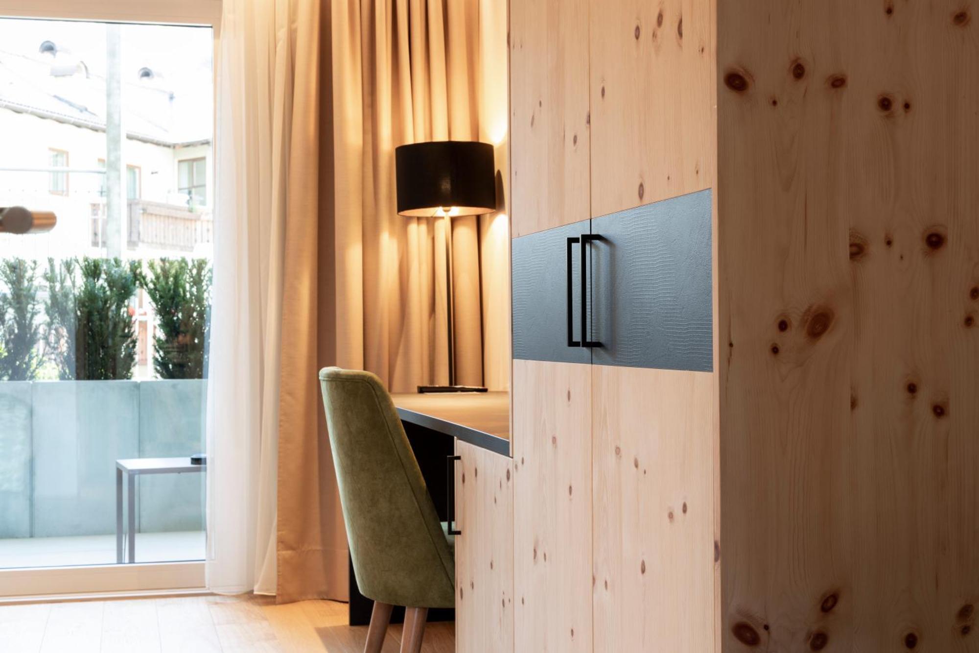 Cityhotel Goldener Adler B&B Chiusa Kültér fotó
