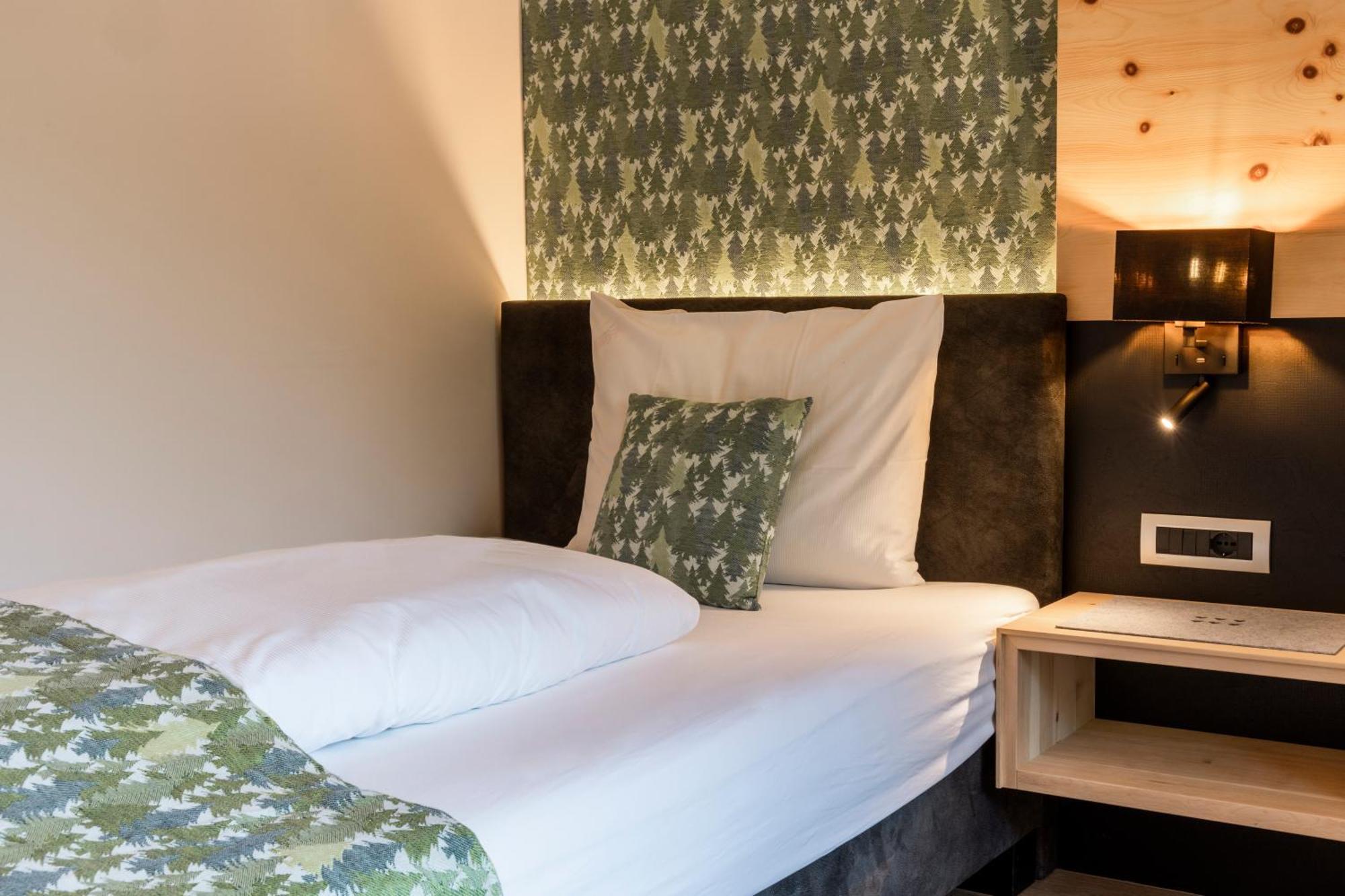 Cityhotel Goldener Adler B&B Chiusa Kültér fotó