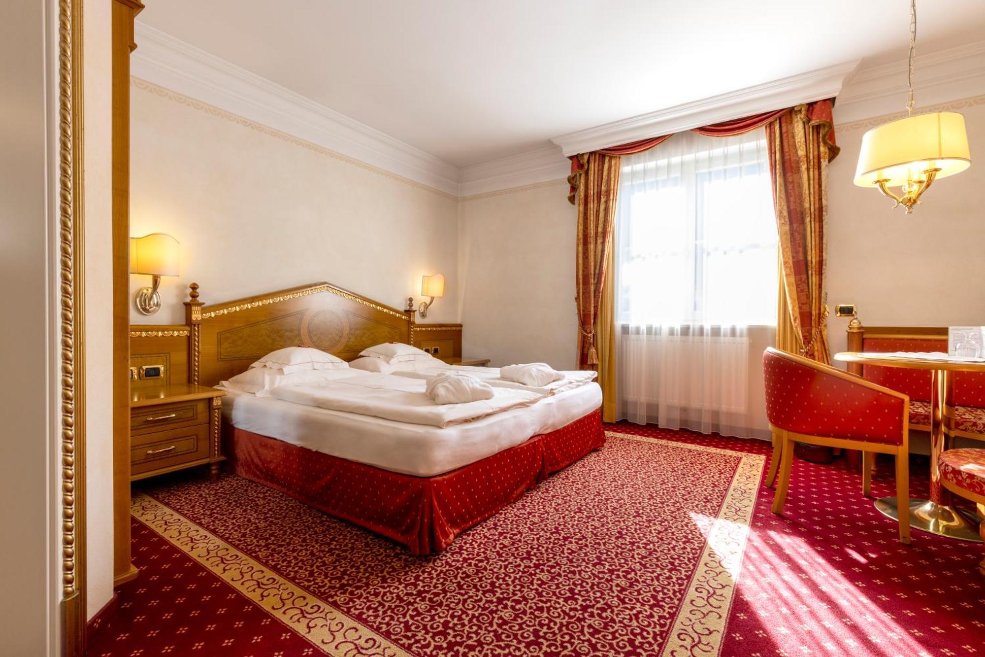 Cityhotel Goldener Adler B&B Chiusa Kültér fotó