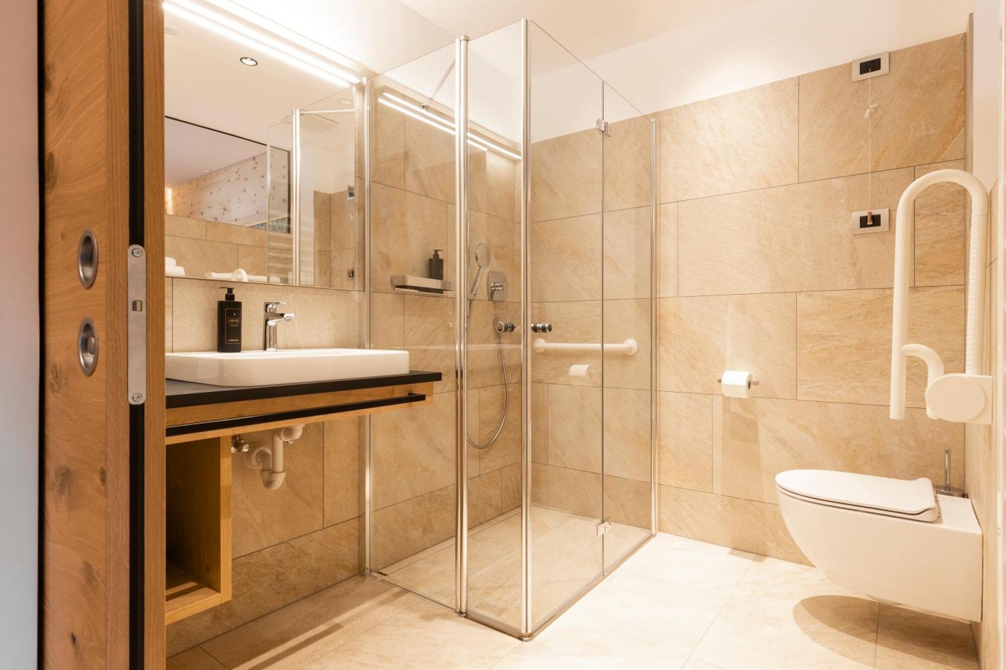 Cityhotel Goldener Adler B&B Chiusa Kültér fotó