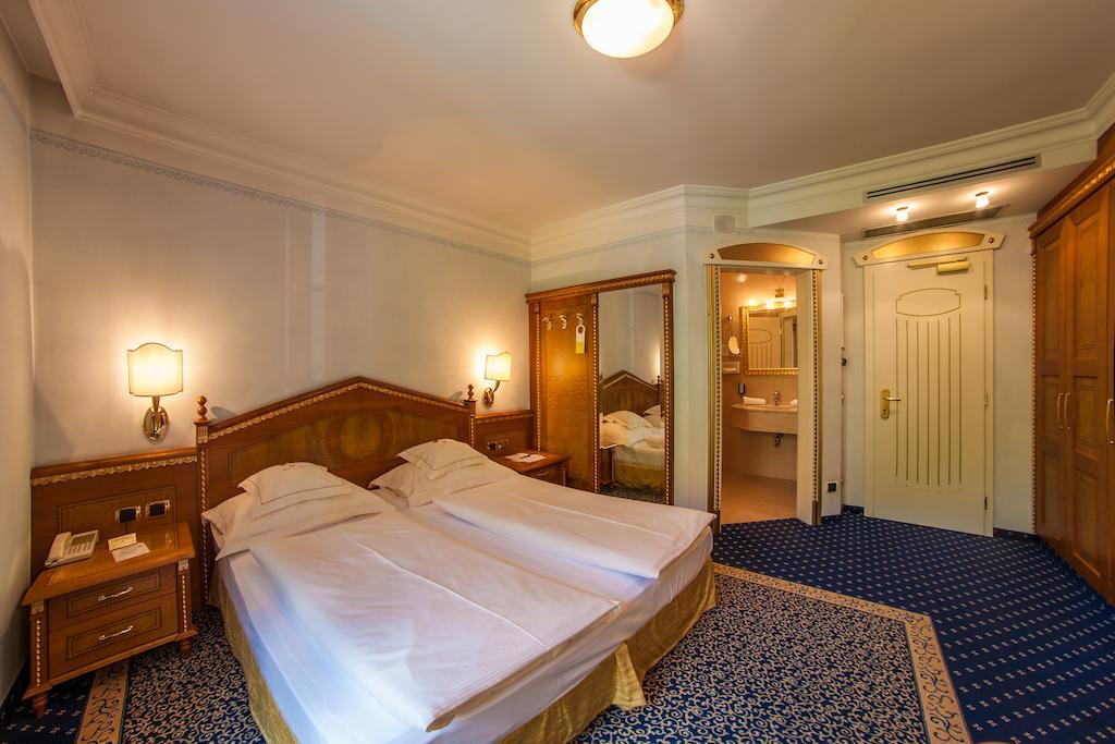 Cityhotel Goldener Adler B&B Chiusa Szoba fotó