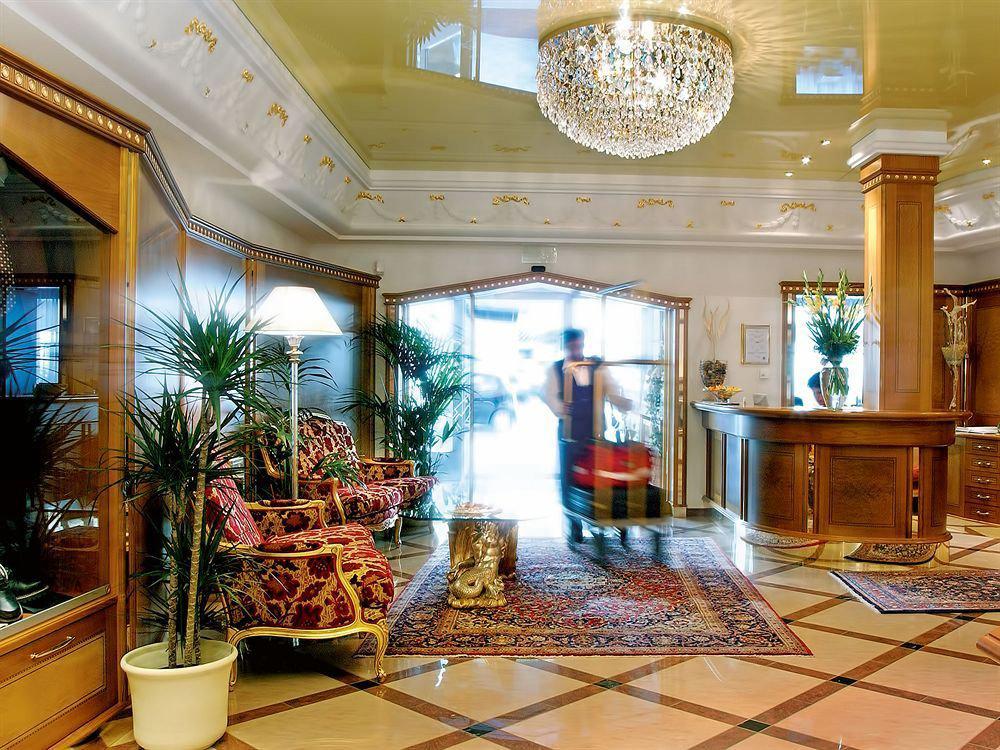 Cityhotel Goldener Adler B&B Chiusa Kültér fotó